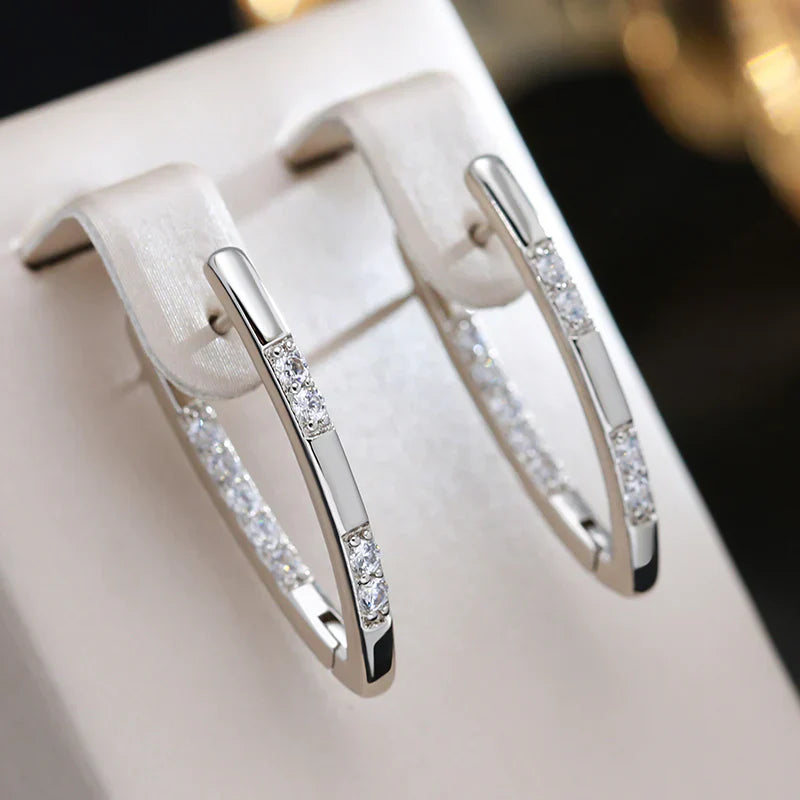 Elegante Zirkonia-Ohrringe mit Goldfassung