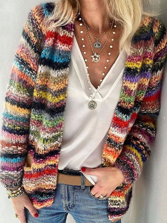 Gestrickte bunte Strickjacke