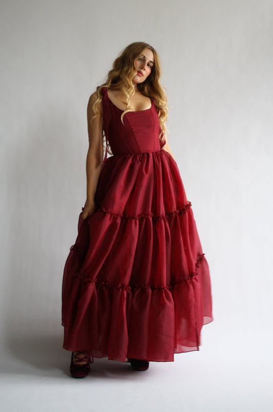 Das Siena-Kleid in scharlachrot