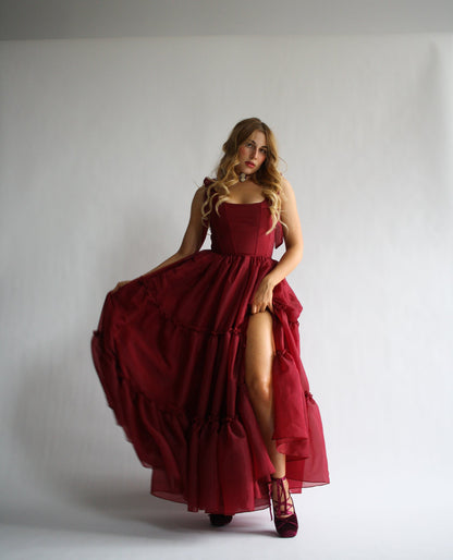 Das Siena-Kleid in scharlachrot