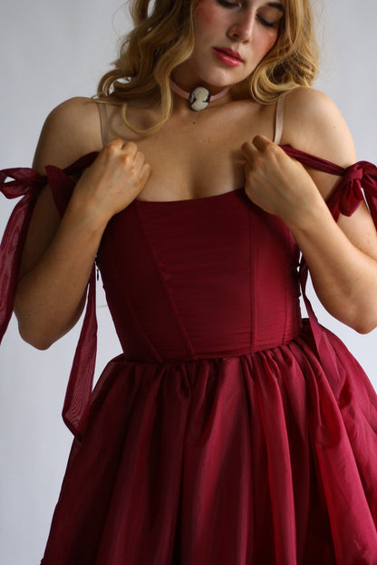 Siena Kleid in leuchtendem Scharlachrot