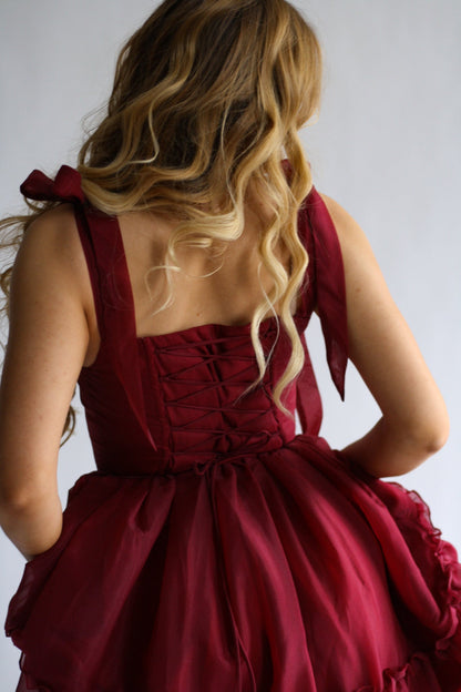 Das Siena-Kleid in scharlachrot