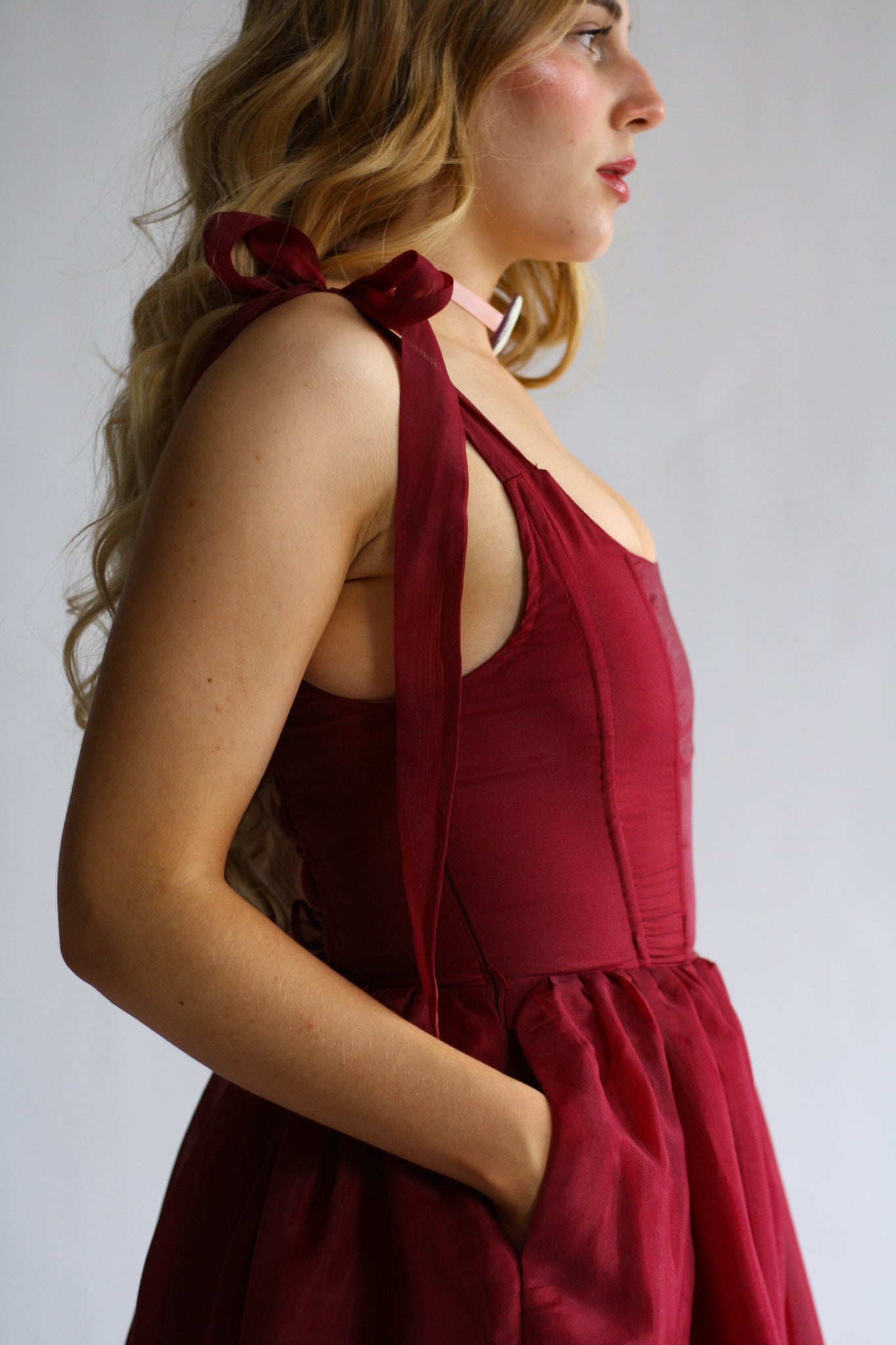 Das Siena-Kleid in scharlachrot