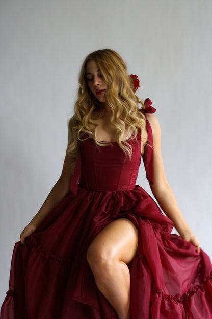 Das Siena-Kleid in scharlachrot