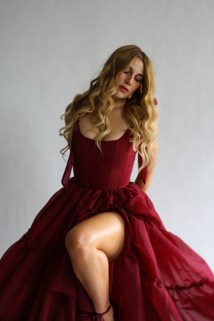 Das Siena-Kleid in scharlachrot