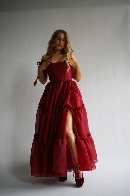 Das Siena-Kleid in scharlachrot