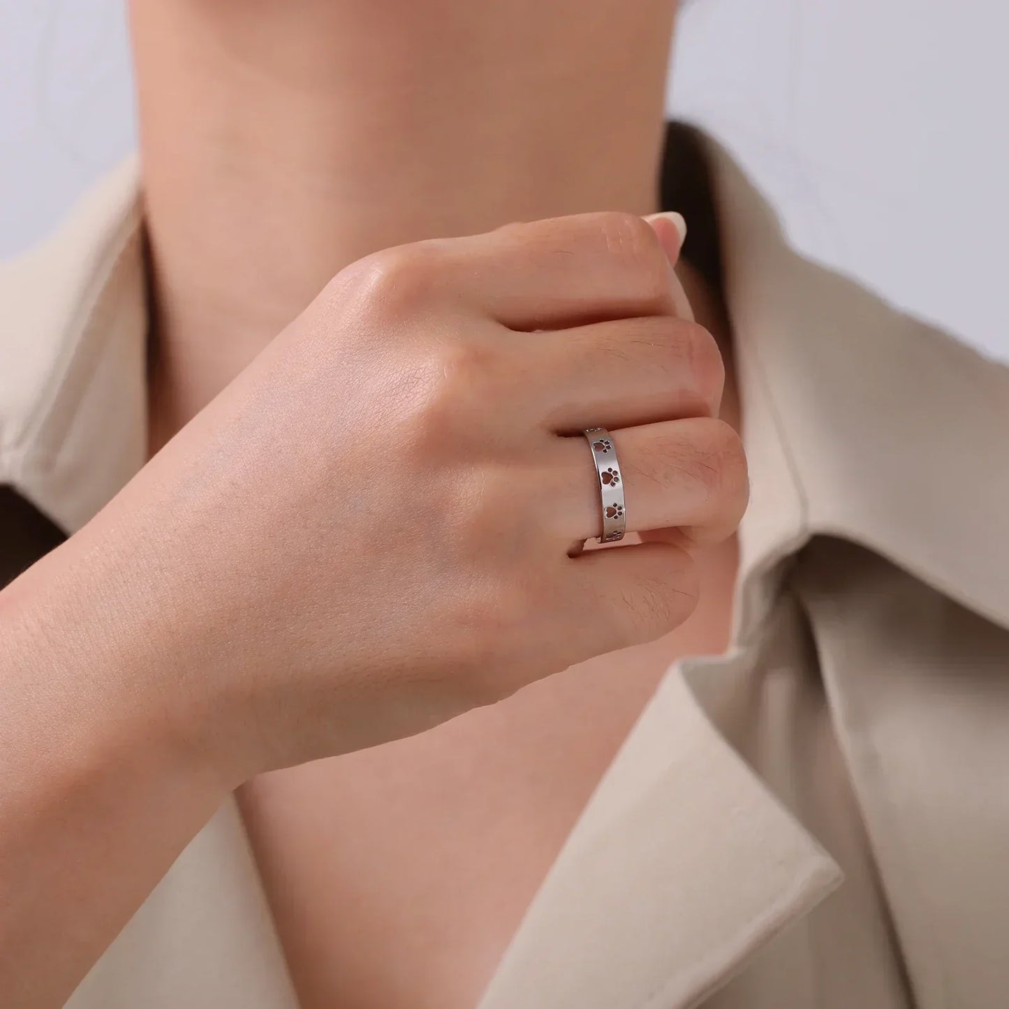 MIRAIE – Verstellbarer Pfotenabdruck-Ring in Gold aus silber