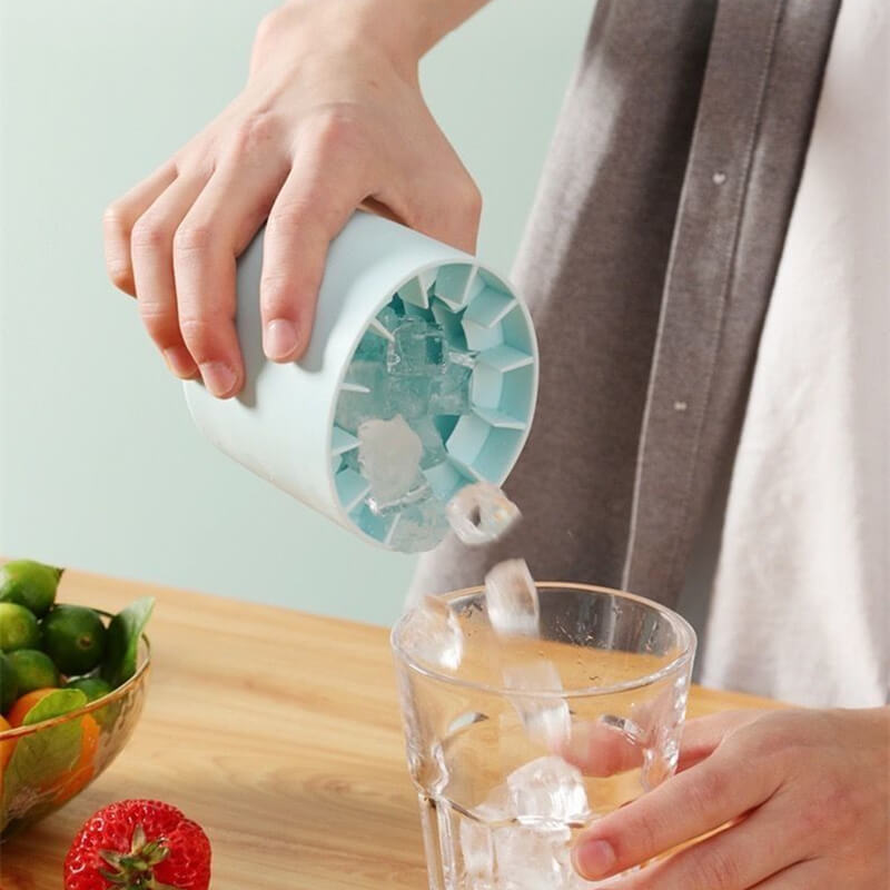 1+1 GRATIS | FrozenIce™ - Tragbarer Silikon-Eiswürfelbereiter mit Deckel
