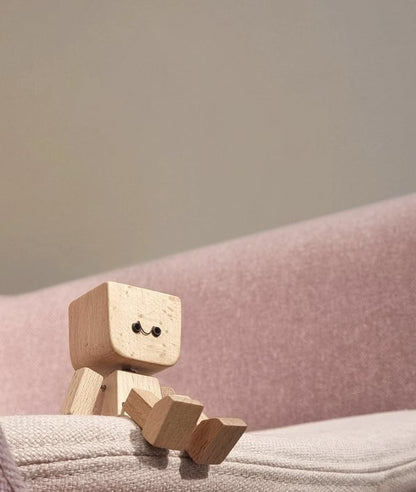 HappyTimber – Holzschwingfigur mit 12 magnetischen Emotionen