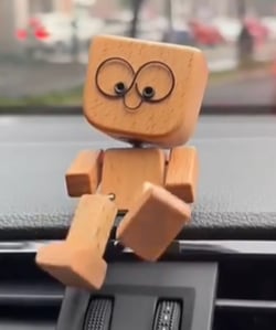 HappyTimber – Holzschwingfigur mit 12 magnetischen Emotionen